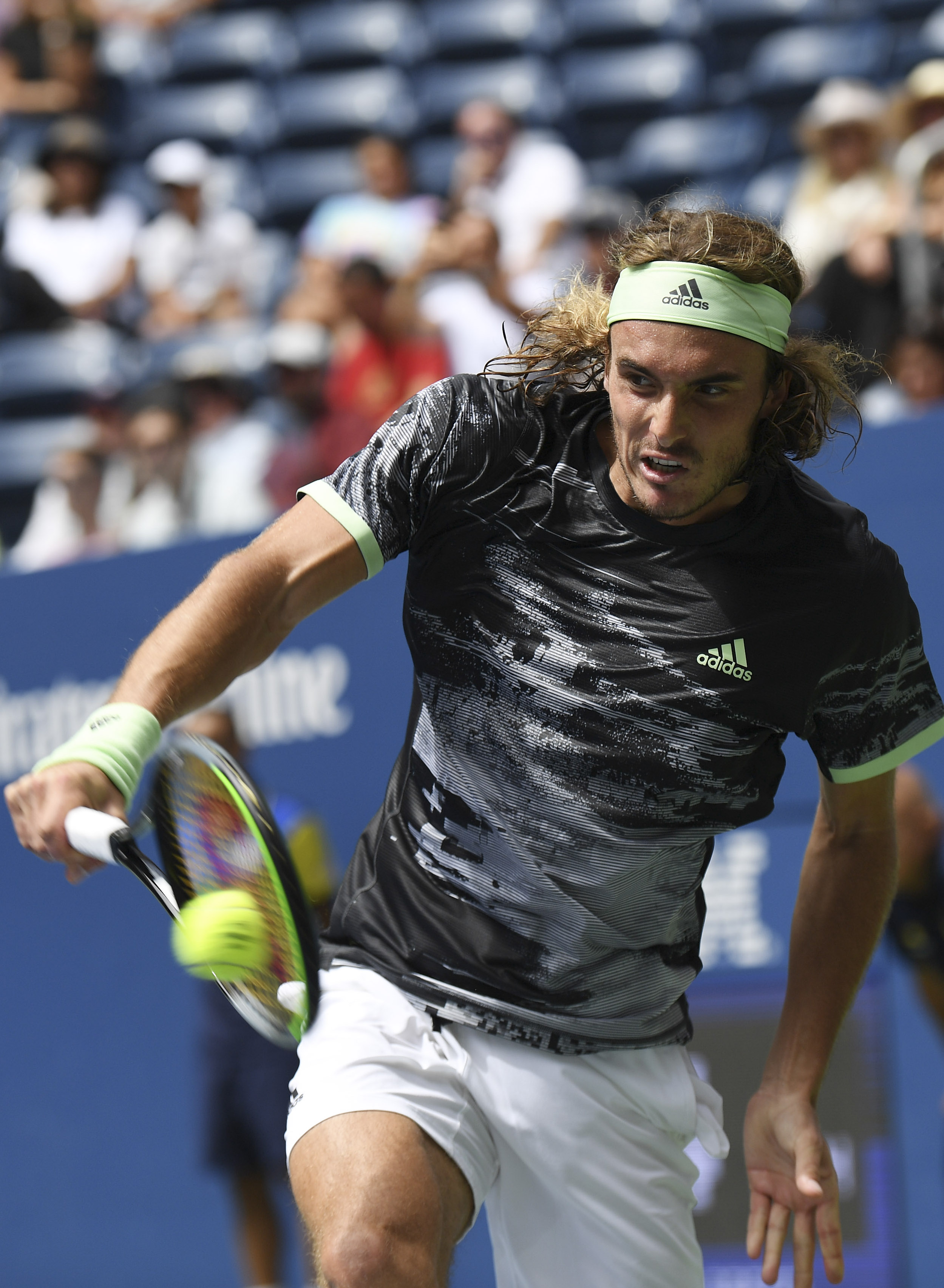 戴维斯杯鏖战美网,西西帕斯点燃赛场 戴维斯杯鏖战美网,西西帕斯点燃赛场