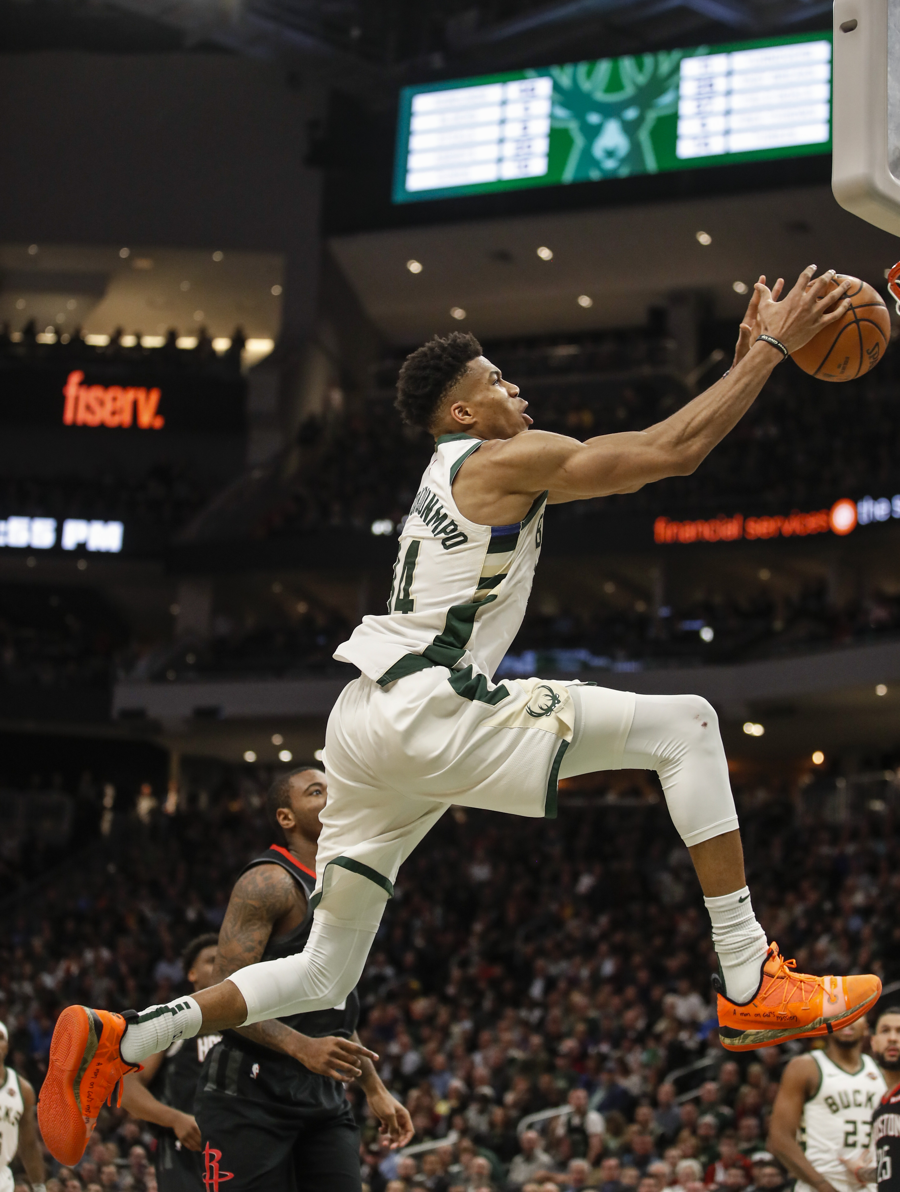 IM体育官方网站-雄鹿老将安东尼也鲁索重回赛场