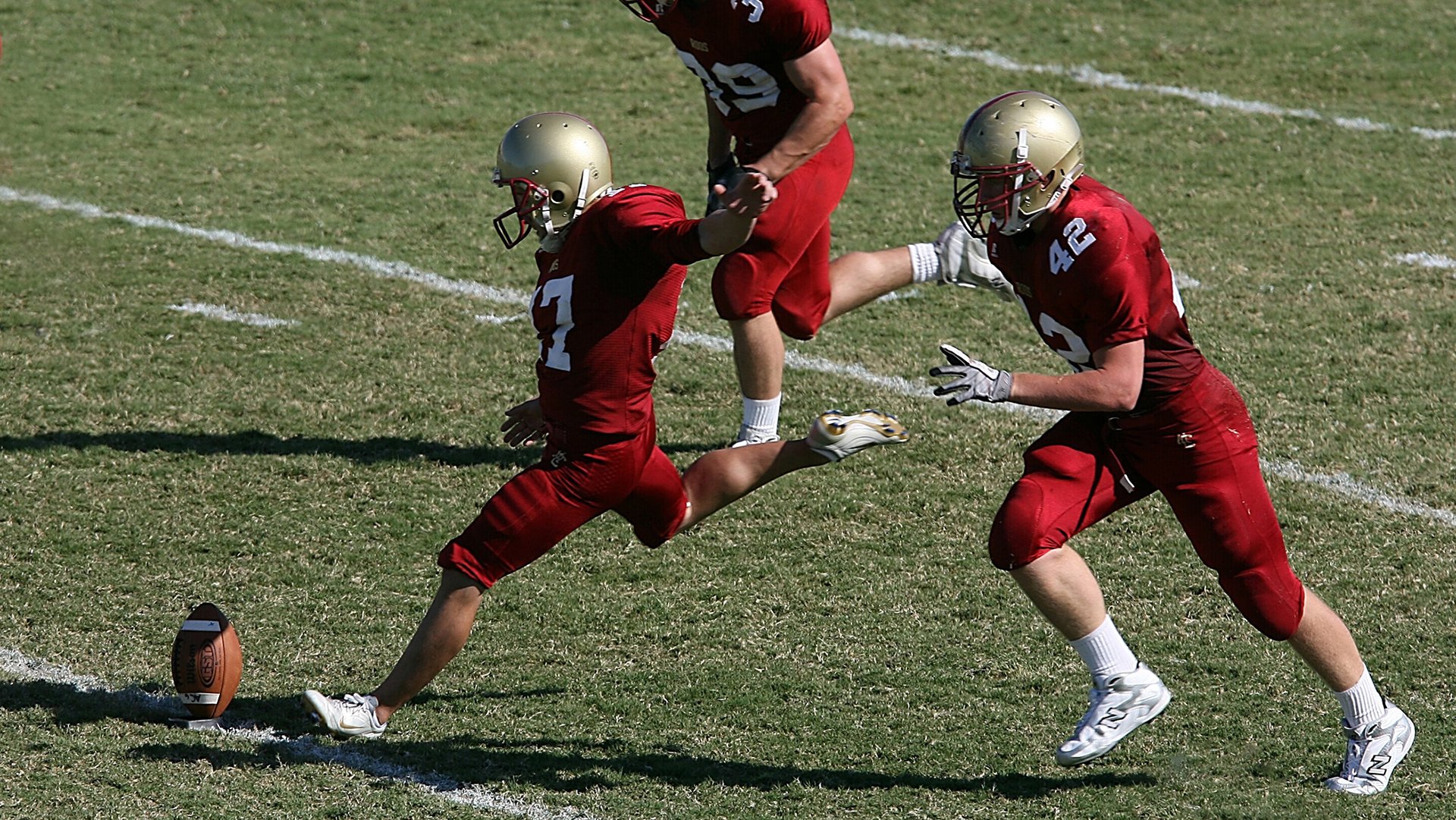 IM体育注册链接-布克狂飙40+撕裂防线，魔术团队篮球破勇士关键围剿